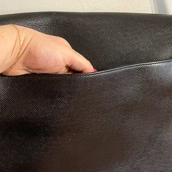 Louis Vuitton Taiga Messenger Bag Black Crossbody Old Money Luxury Maximalist - Picture 7 of 16